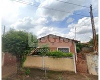 Casa com 253m², 3 quartos, 2 banheiros, edícula e área de serviço