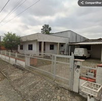 Casa com 336m² construída em terreno de 450m²