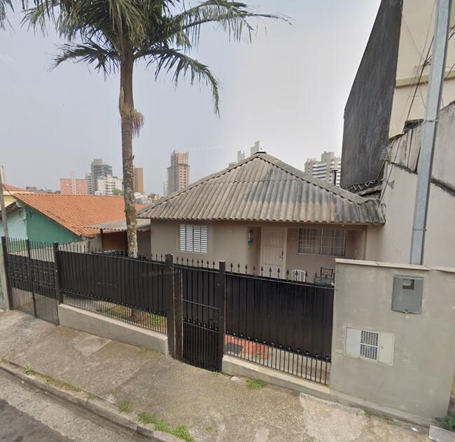 Casa com 3 quartos, 214m² construída, 328m² terreno, desocupada
