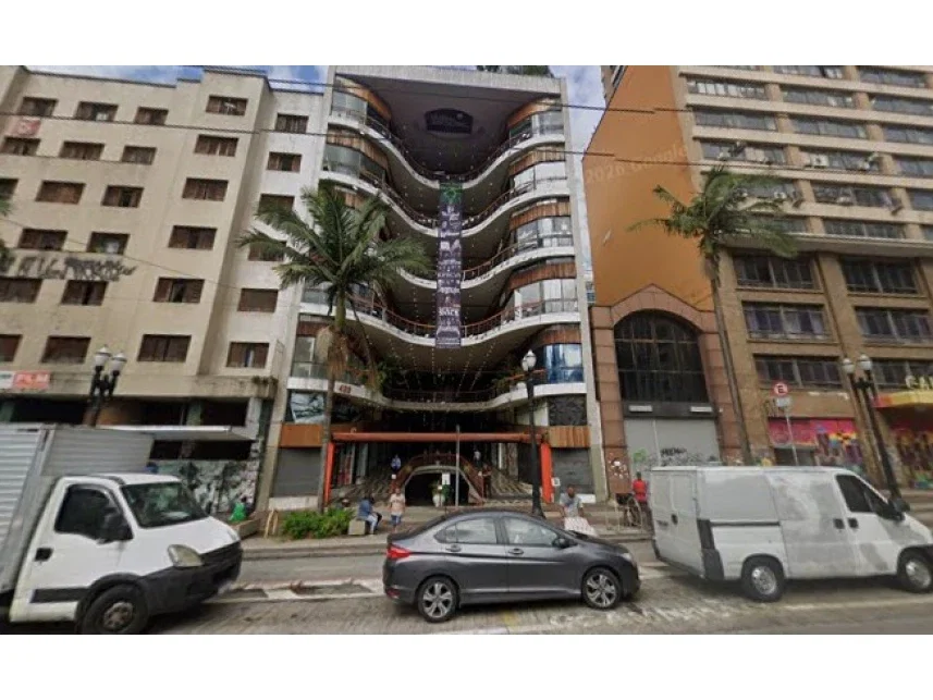 Loja ocupada com 35 m² em leilão