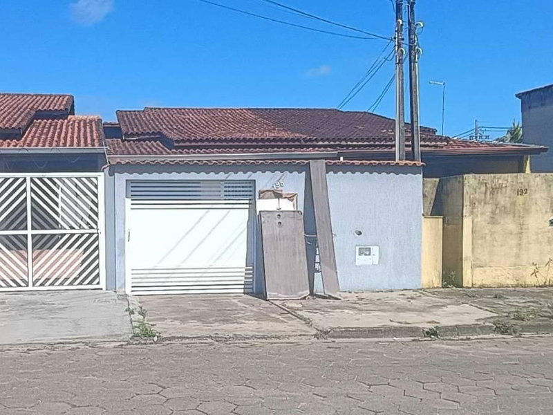 Casa com 3 quartos, 3 banheiros e 111,57 m² de área construída, ocupada