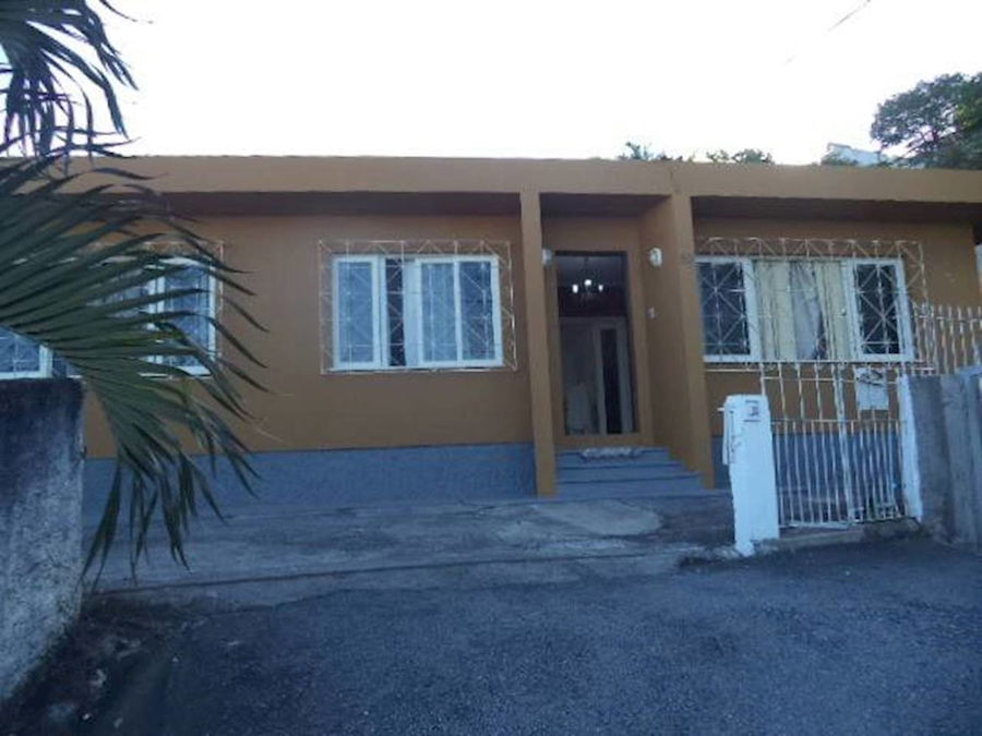 Casa padrão com 1 quarto, 2 banheiros, 1 vaga, área construída 133,9m²