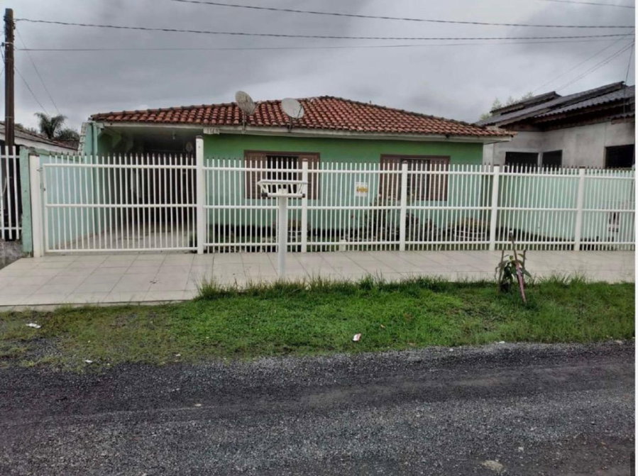 Casa com 3 quartos, 2 banheiros e garagem para 2 veículos