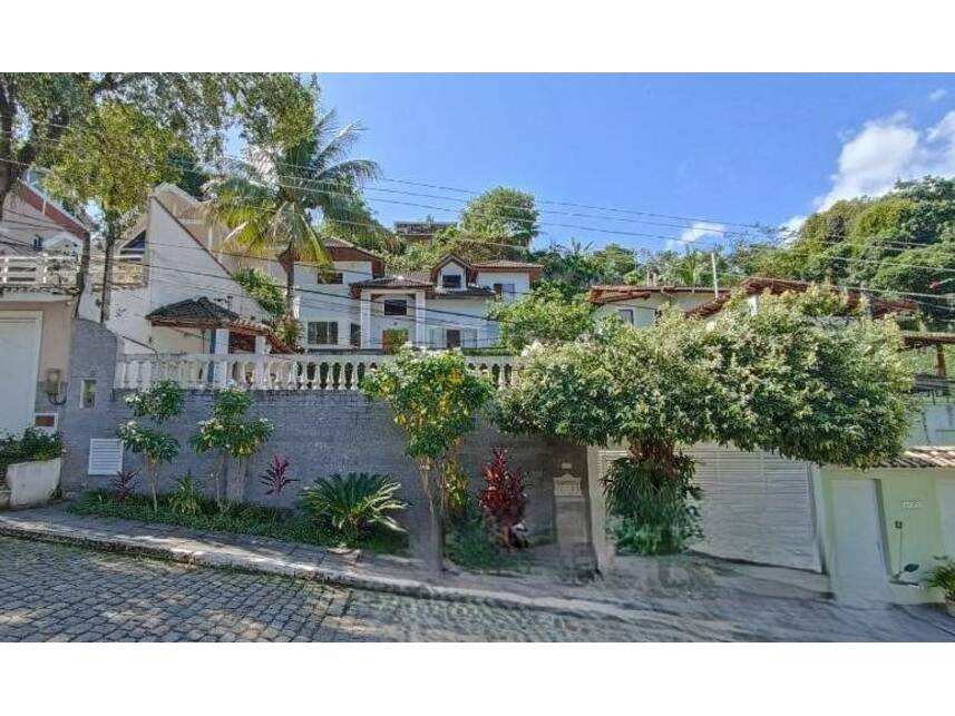 Casa em condomínio com 353m², 1 vaga, ocupada