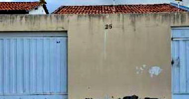 Casa com 2 quartos, 128m² de terreno