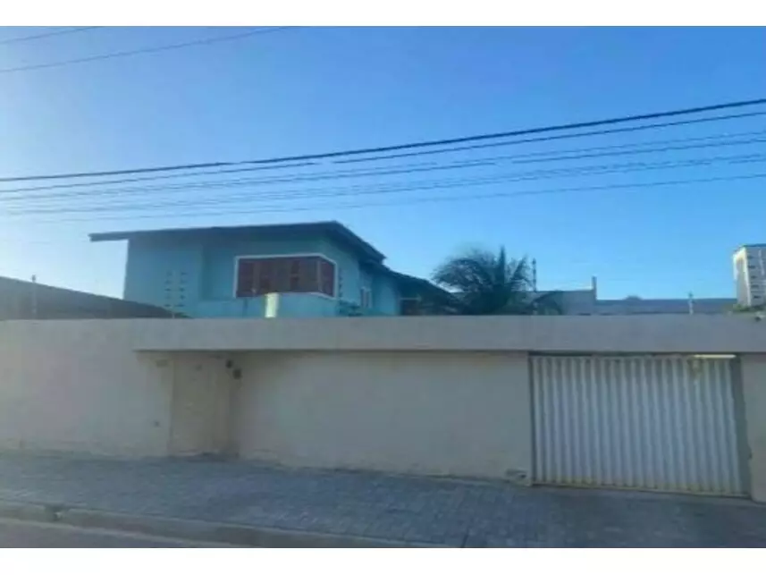 Casa com 2 vagas, 336m² construídos, ocupada