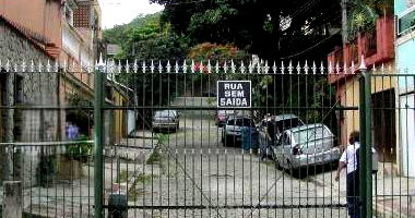 Casa Ocupada com 3 Quartos e 2 Banheiros na Rua Ilicinia