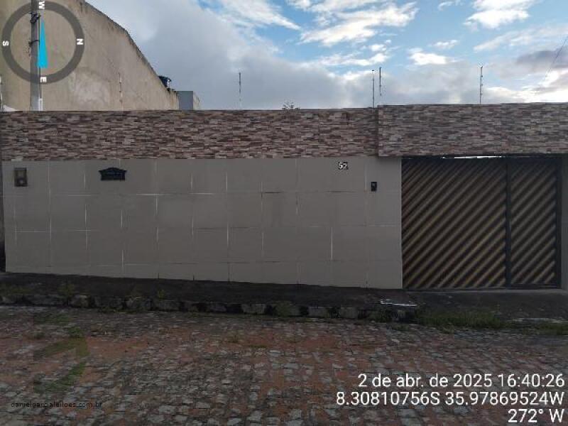 Casa com 2 Quartos e 1 Vaga em Caruaru