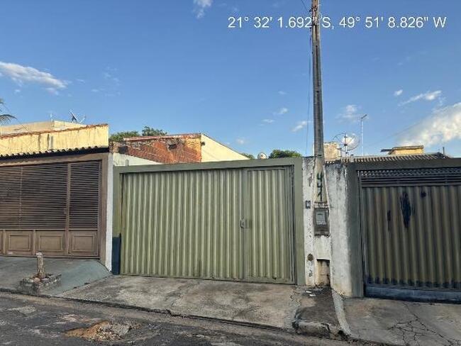 Casa com 2 quartos, 2 banheiros, 1 vaga e 85,78m² privativos