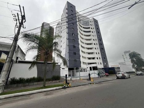 Apartamento com 4 quartos em Feira de Santana - BA