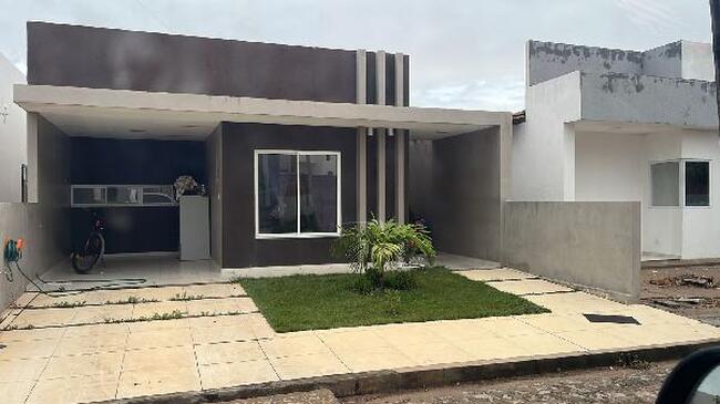 Casa com 3 quartos, 2 banheiros e vaga