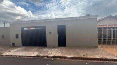 Casa 233m² com 3 quartos e 2 banheiros, ocupada