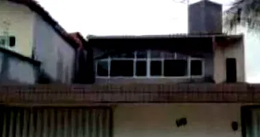 Casa padrão ocupada com 3 quartos, 2 banheiros e 255m² terreno