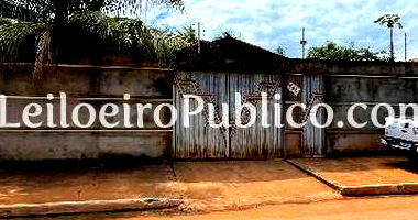 Casa com 3 quartos, 4 banheiros, 2 vagas e 275,3m² construída