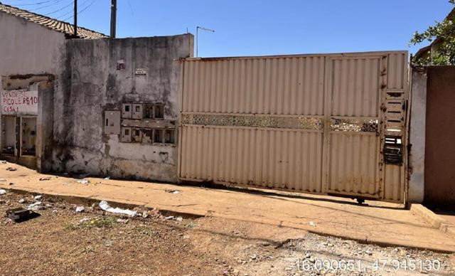 Casa residencial com 3 quartos, ocupada, em condomínio fechado