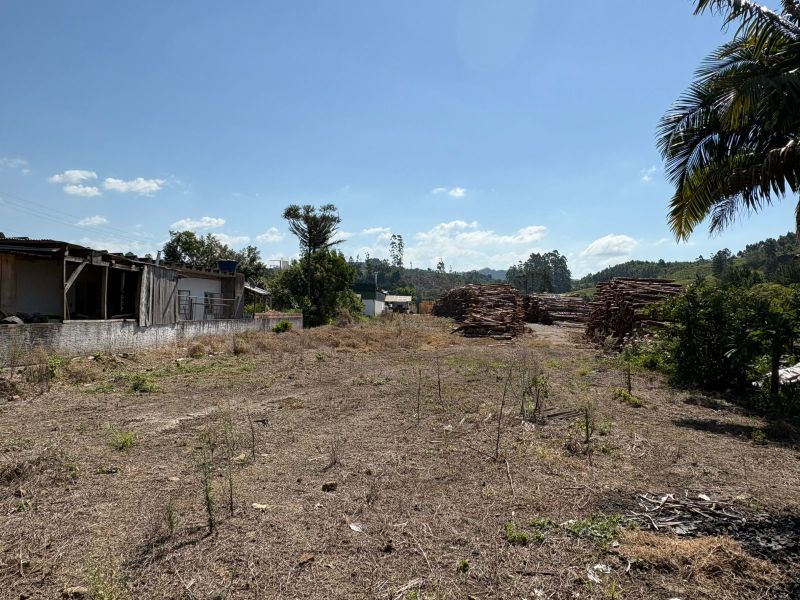 Terreno encravado de 487,50m² em Agrolândia