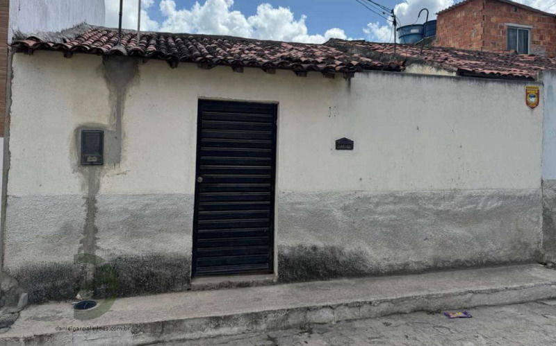 Imóvel residencial com 3 quartos, 2 banheiros e vaga de garagem