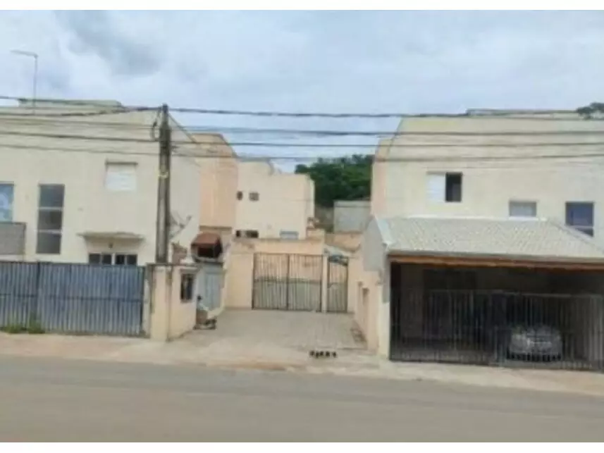 Casa em leilão com 2 quartos e 2 vagas