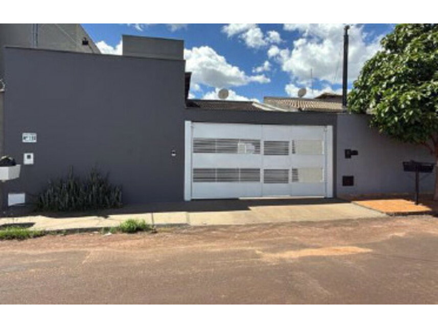 Casa em leilão com 3 quartos e 2 banheiros