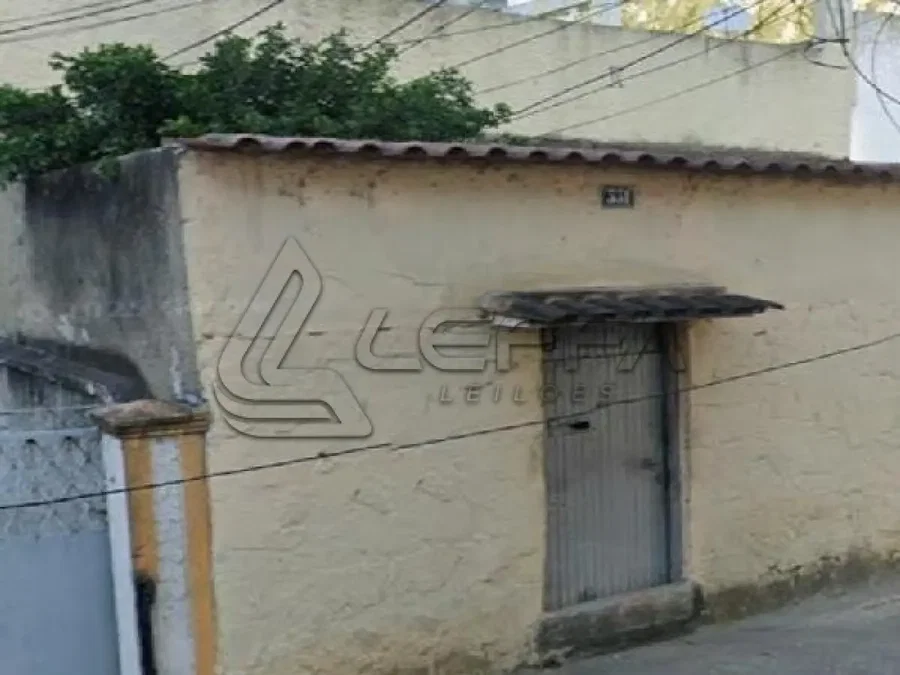 Casa com 363m² de área privativa, 1 varanda, desocupada