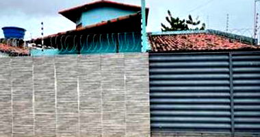 Casa em Parnamirim com 2 dormitórios e subsolo