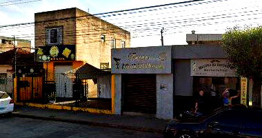 Espaçosa Casa com 4 Quartos, 2 Banheiros e 300m² Construídos