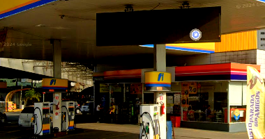 Terrenos com posto de combustível edificado, área total 1133m²