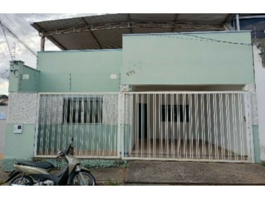 Casa Ocupada em Mangabeiras com 179,54 m²