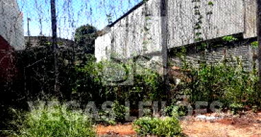 Espaçoso Terreno Urbano com 250 m² para Oportunidades Industriais