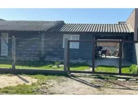 Casa com 108m² construída em terreno de 300m², imóvel