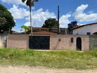 Casa ocupada com 2 quartos, 1 banheiro e 221 m²