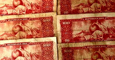 40 Cédulas - 100 Cruzeiros Fundo Vermelho
