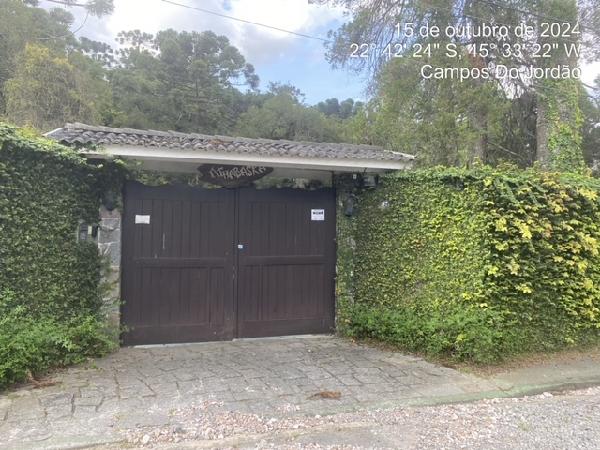 Casa com 7 Quartos e Ampla Área em Campos do Jordão