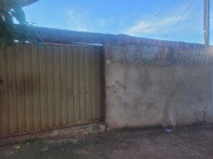 Casa com 36,85m² construída e terreno de 140m², lote 13, desocupada