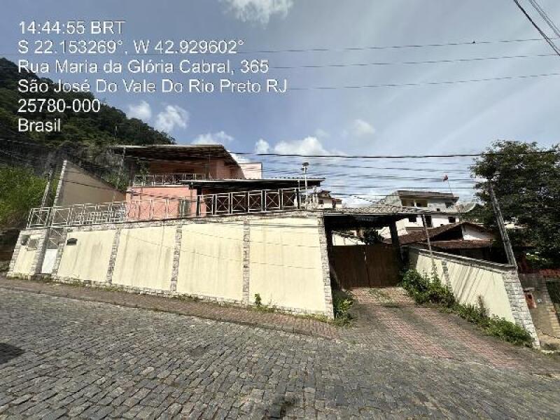 Casa com 3 Quartos e 6 Vagas em São José do Vale do Rio Preto