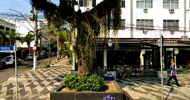 Apartamento 2 quartos com banheiro, precisa reforma, fundos