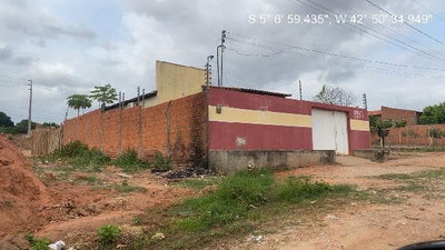 Casa com 2 quartos, 2 banheiros e 69 m²