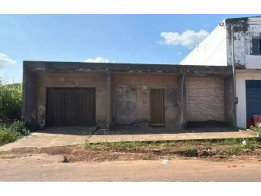 Casa em leilão com 112.50m² construída em Carema