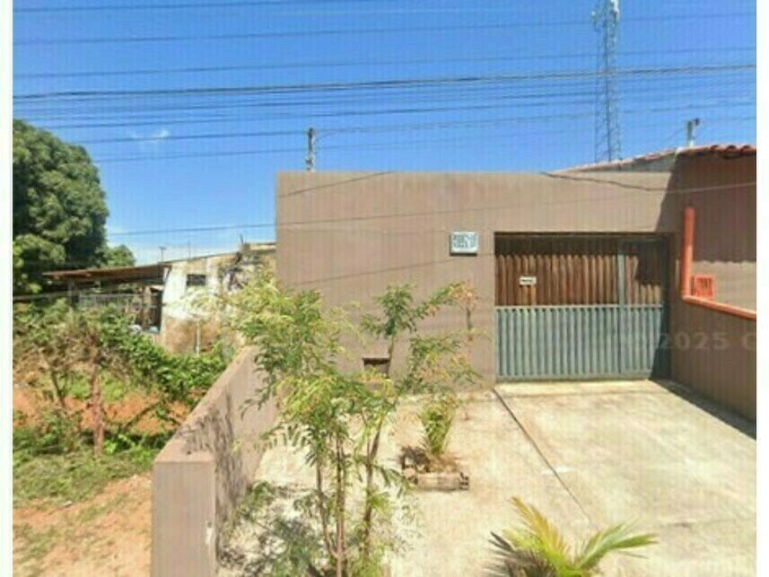 Casa em leilão com 360m² de terreno e 180m² construída