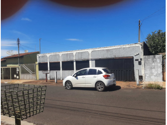 Casa 200m² com 50% de parte ideal, terreno 576m², desocupada