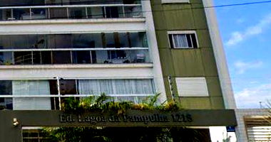 Apartamento Desocupado com 3 Dormitórios e 2 Vagas em Cascavel