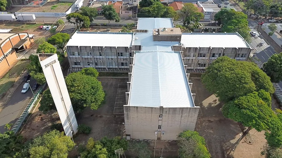 Prédio Comercial com 83 Ar-condicionados e Plataforma Elevatória