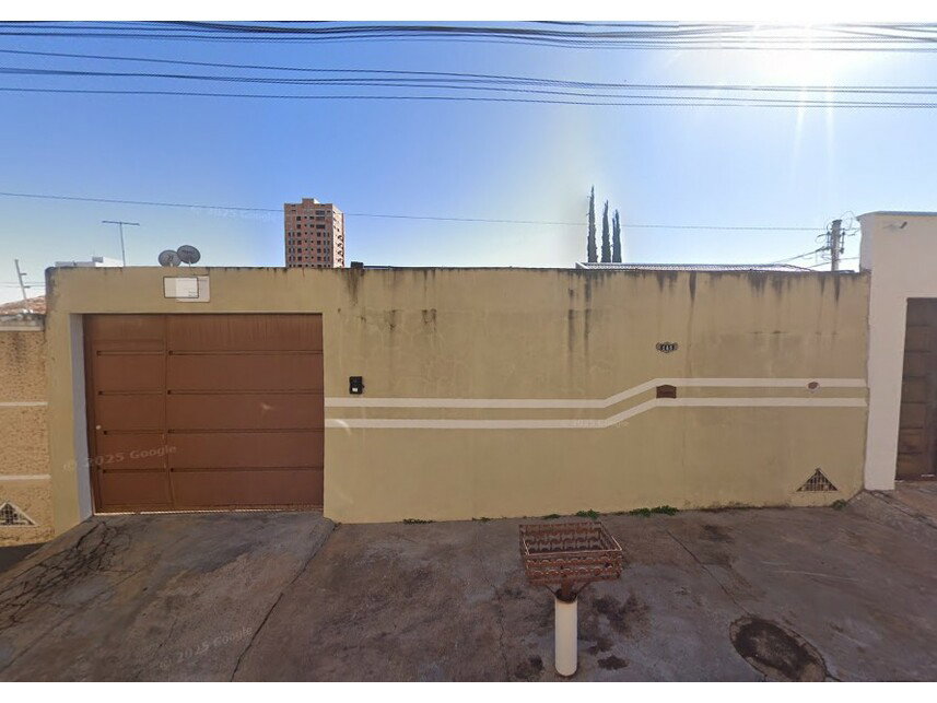 Casa com 3 quartos e 2 banheiros em Jardim Botânico - Uberlândia/MG