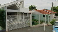 Casa com 3 quartos, 2 banheiros e 175m² construída, desocupada