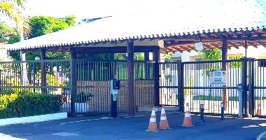 Casa com 2 quartos, varanda, área construída 68,25m², terreno 300m²