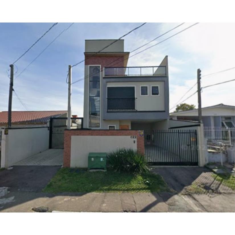 Casa com 157m², 2 pavimentos e ático, ocupada