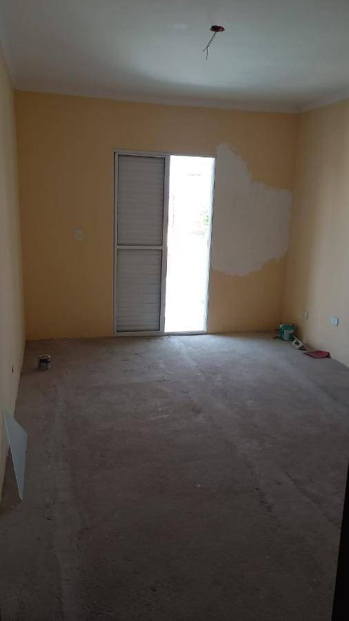 Casa com 3 quartos, 2 banheiros e 162m² construída, ocupada