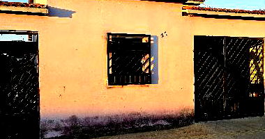 Casa com 2 quartos, 1 banheiro e 1 vaga