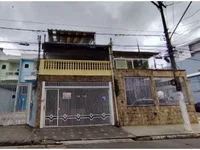 Casa em Leilão com 138m² Construída e Terreno de 107m²