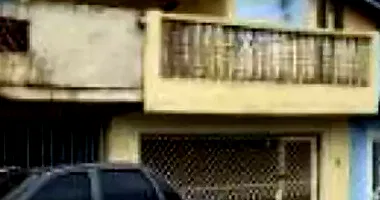 Casa com 100m² construídos, ocupada